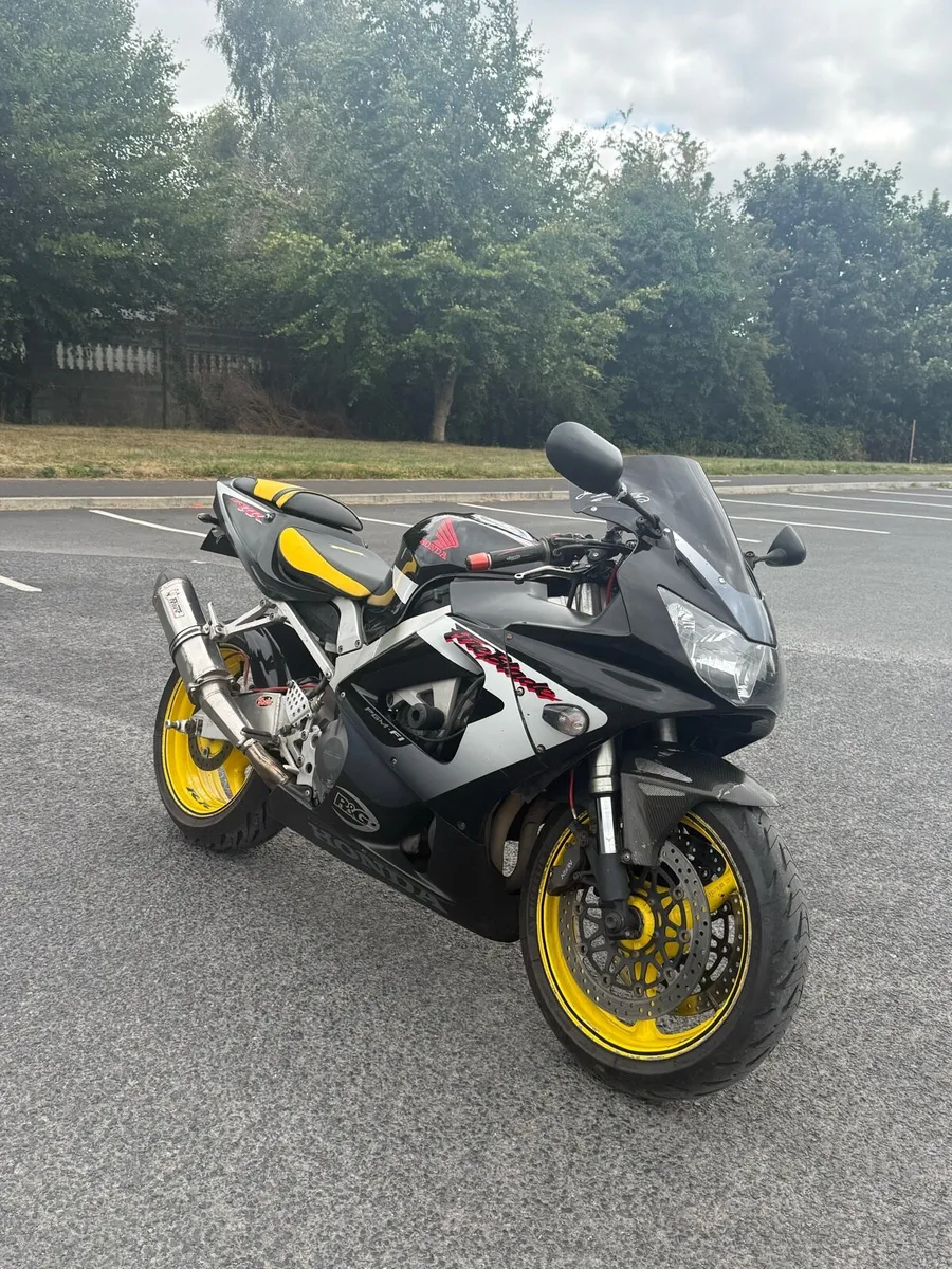 Honda CBR 929 Fireblade - Image 1