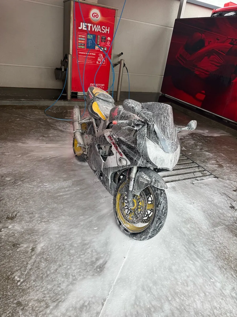 Honda CBR 929 Fireblade - Image 2