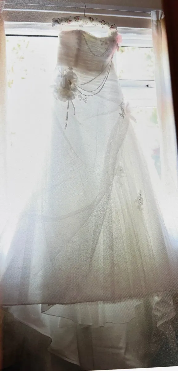 Wedding dress - Image 1