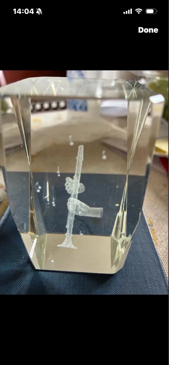 3D inscribed Glass Clarinet Player - Image 1