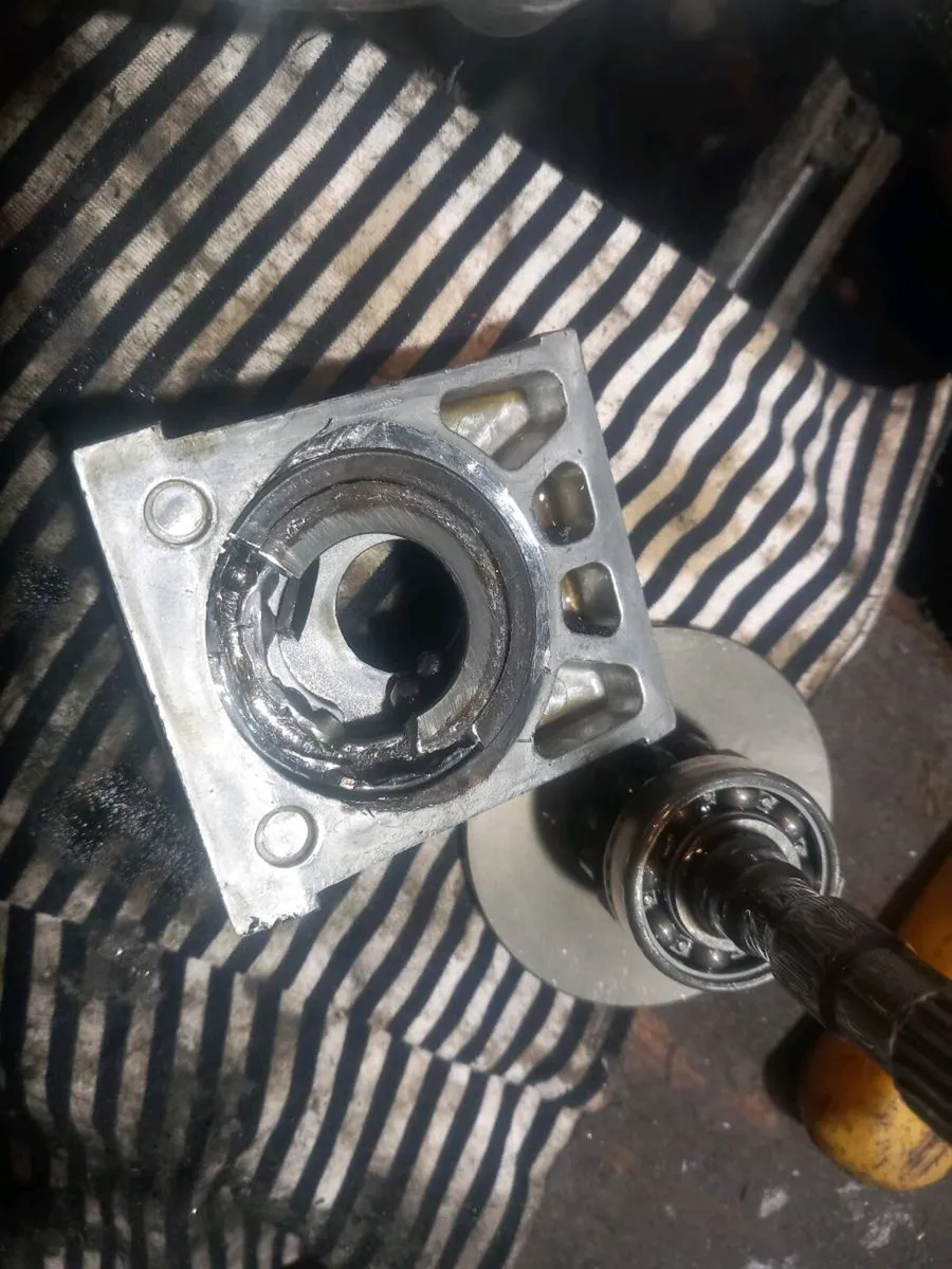 Zero turn transmission repairs - Image 4