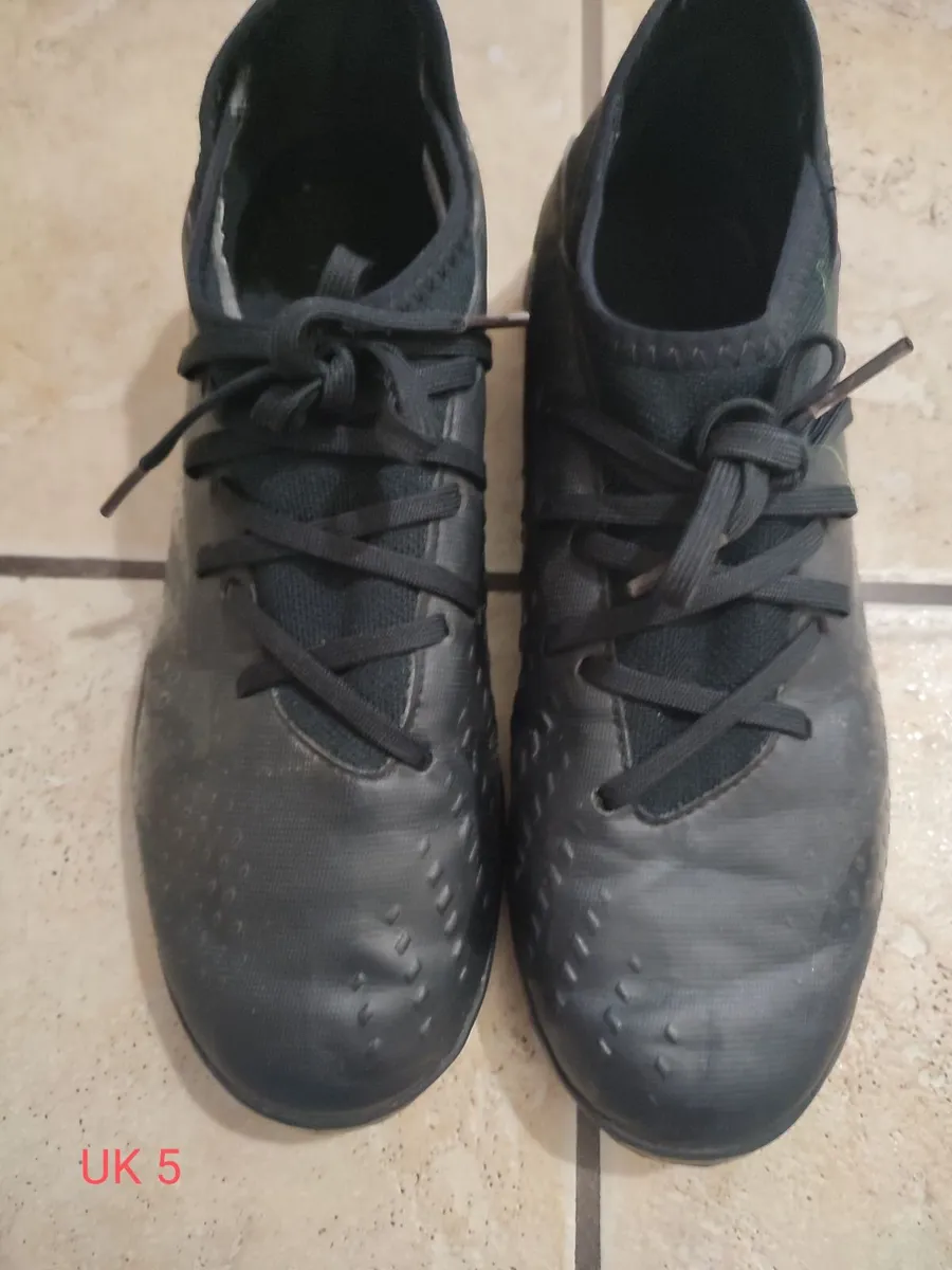 Football shoes - Image 1
