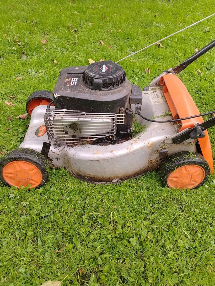 Flymo Briggs petrol lawnmower - Image 3
