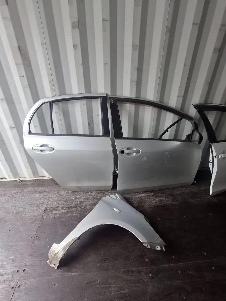 Toyota vitz automatic 2009 - Image 3