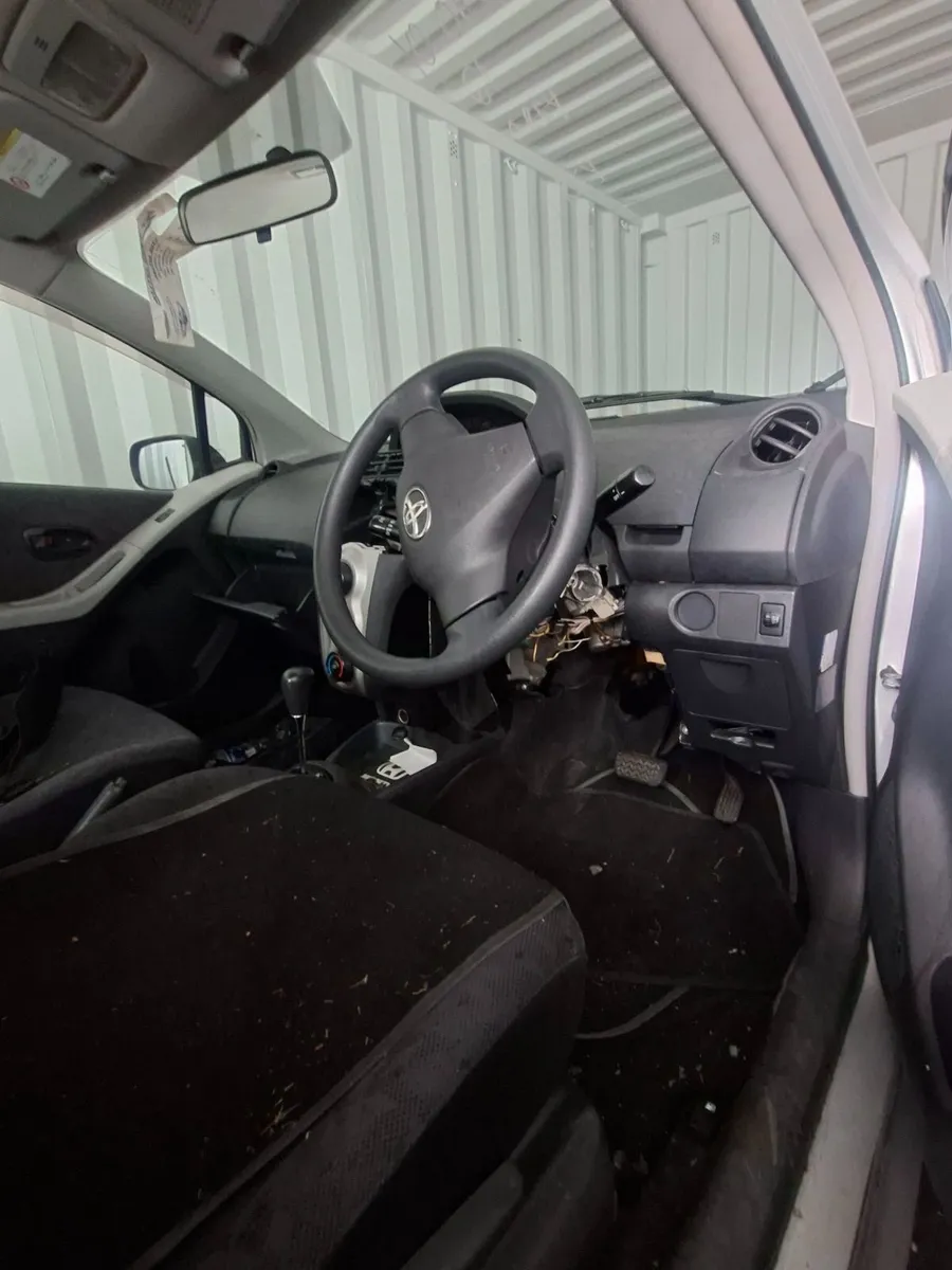 Toyota vitz automatic 2009 - Image 4