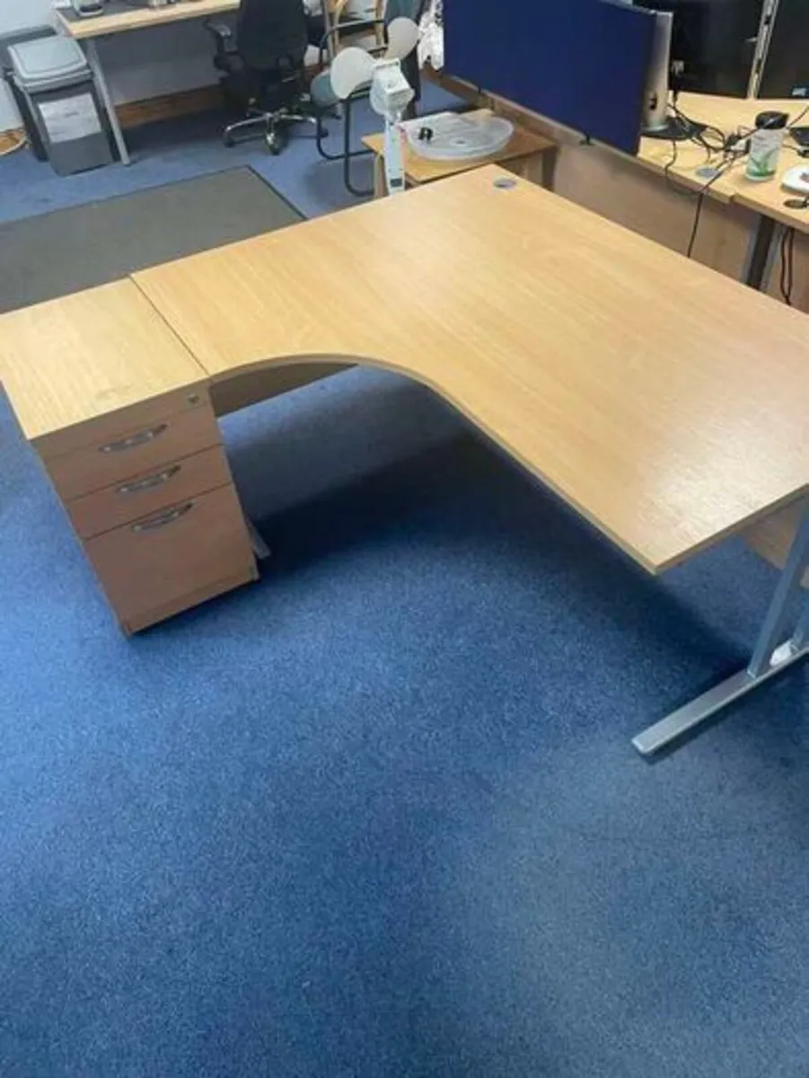 Desk + office chair set - Image 1
