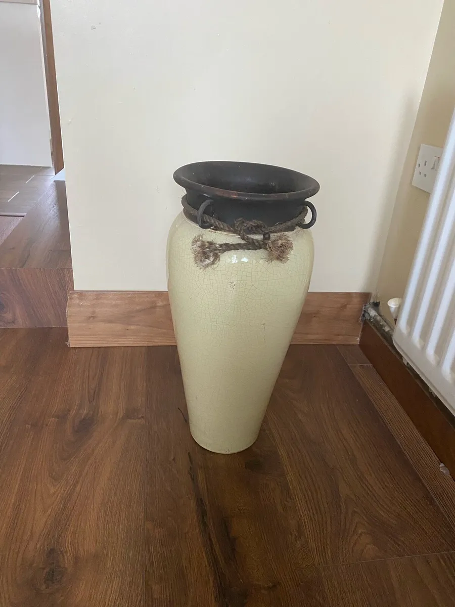 Vase - Image 1