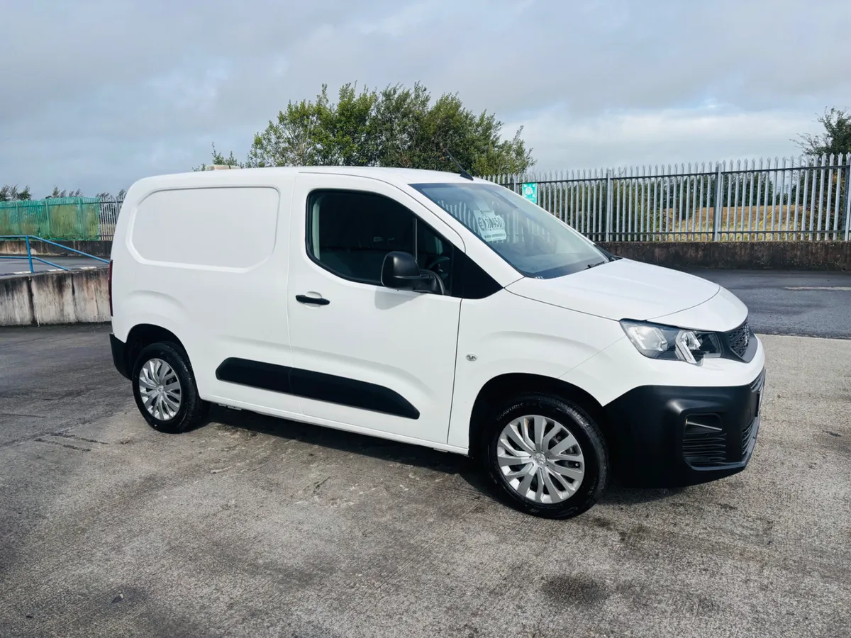 221 Peugeot partner 1.5 100bhp PRO €10,450 + VAT - Image 4