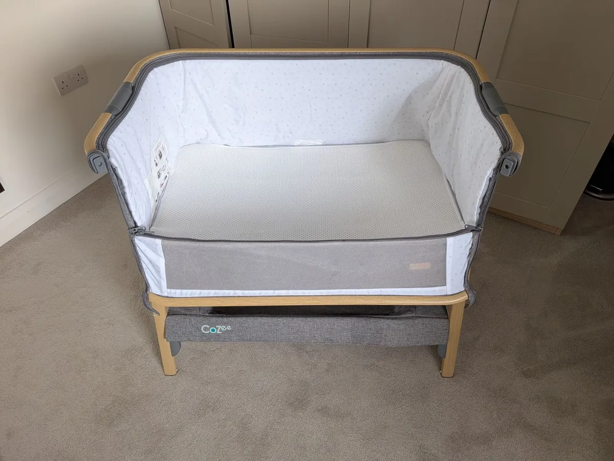 Tutti Bambini CoZee Bedside Crib - Image 3
