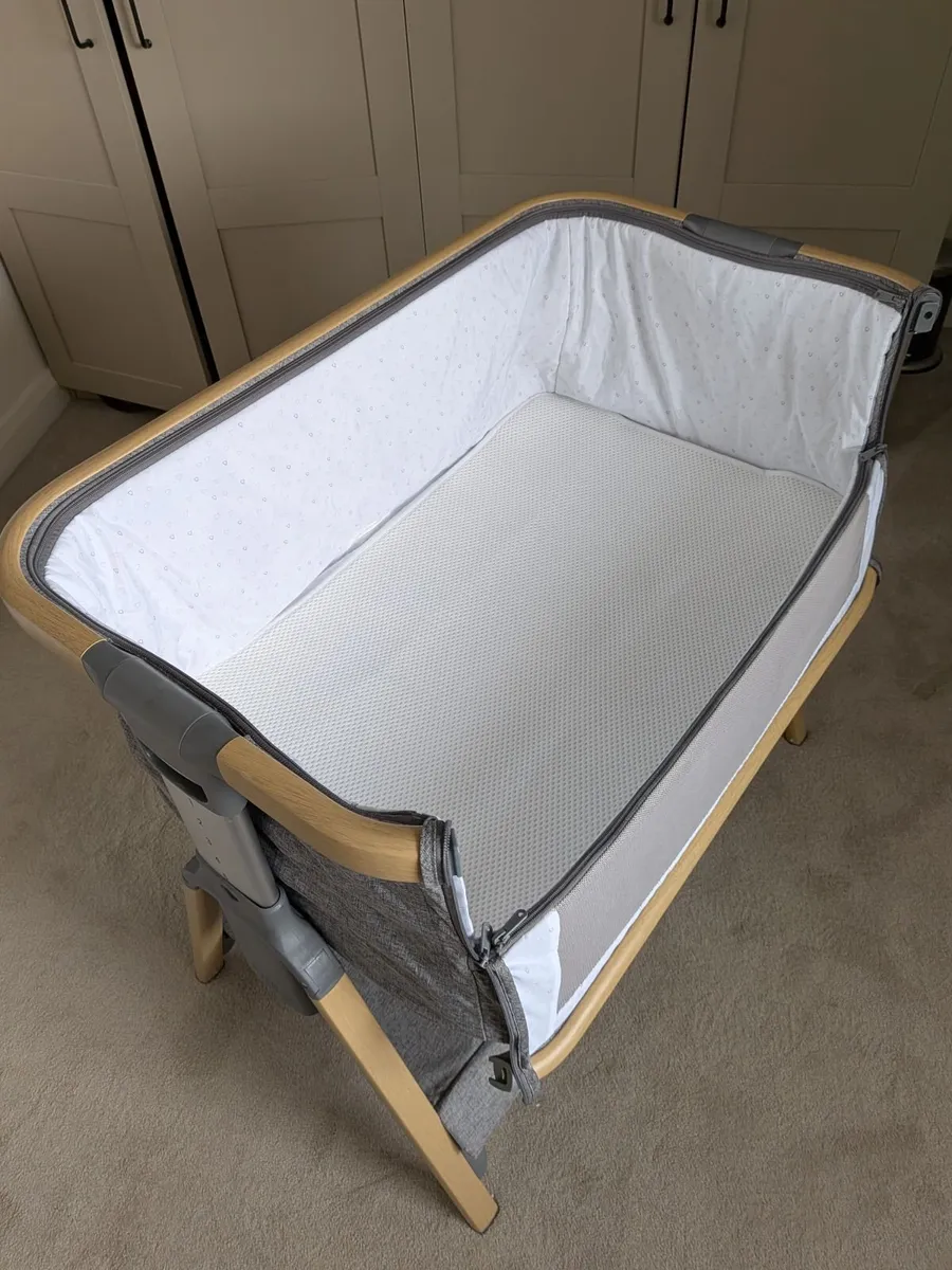 Tutti Bambini CoZee Bedside Crib - Image 2
