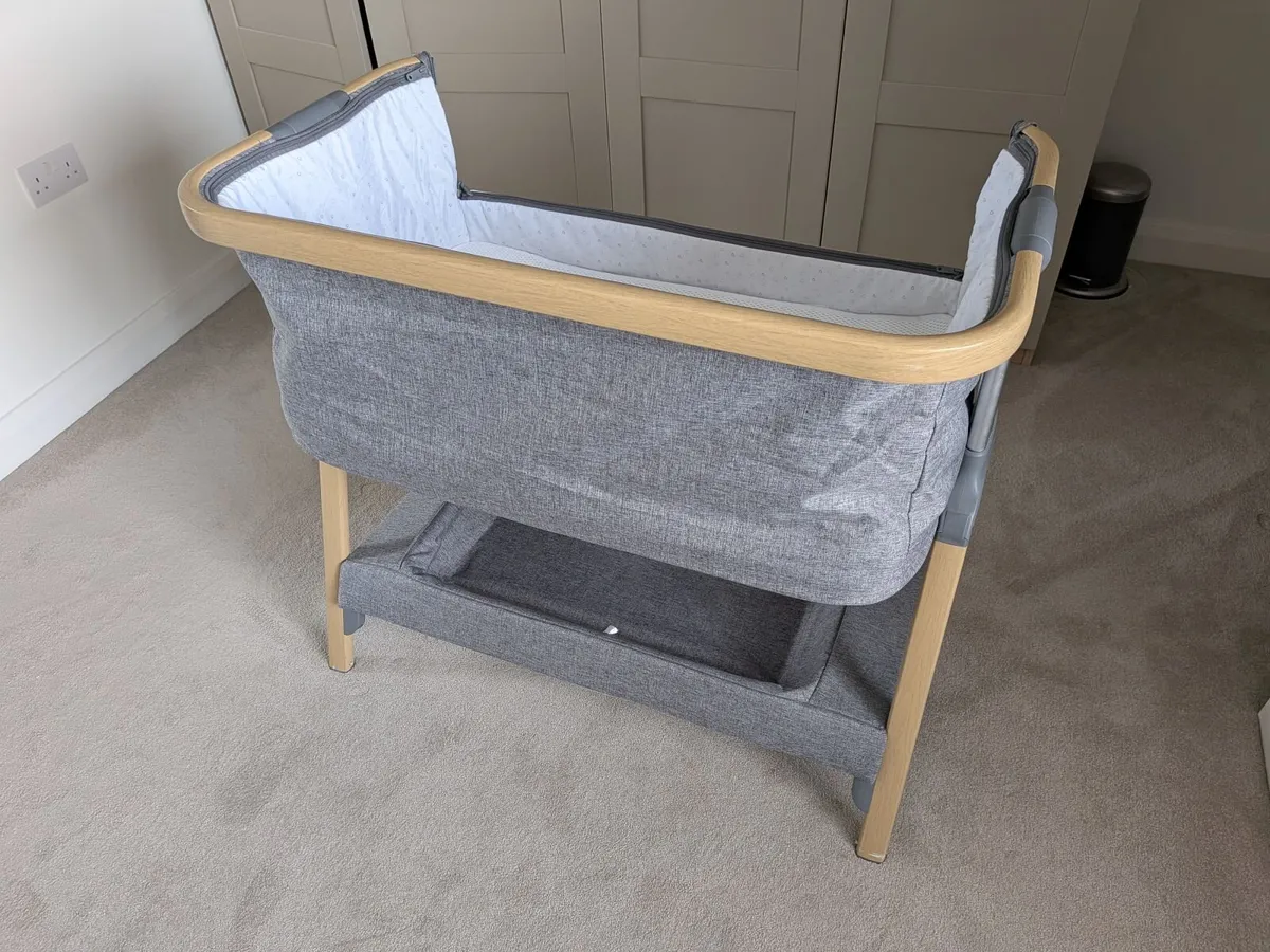 Tutti Bambini CoZee Bedside Crib - Image 4