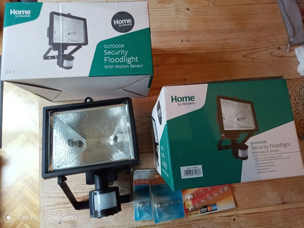 2 Outdoor Security Lights with PIR. Unused in box. - Image 2