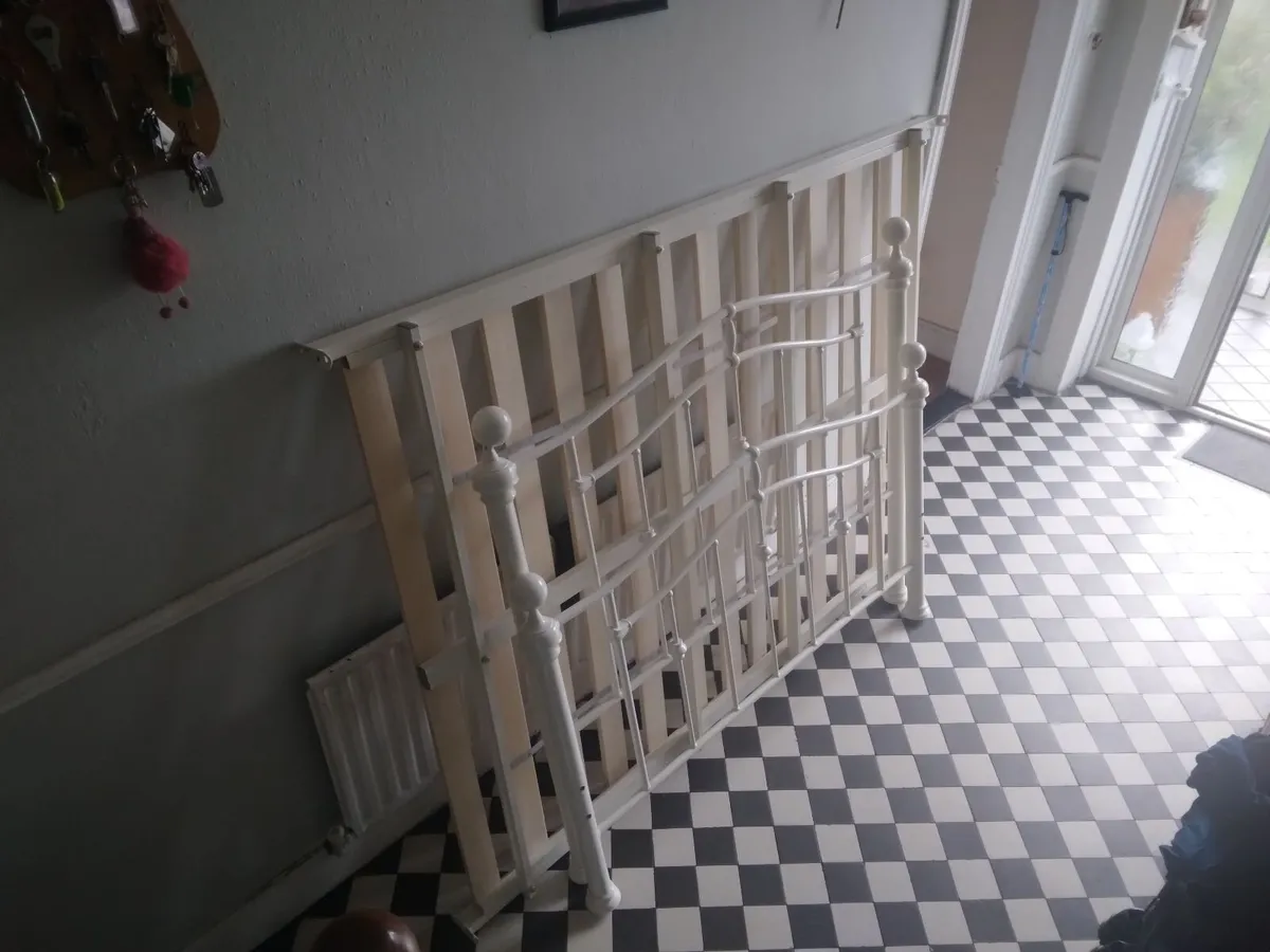 Bed - Image 2