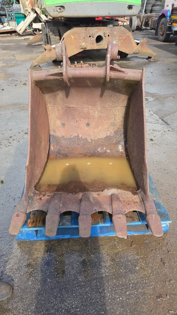 Variety of Excavator/Digger Buckets for Sale - Image 3