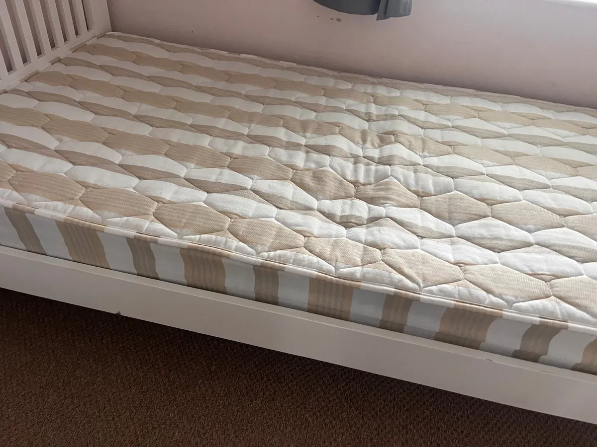 Single bed frame and mattress - Image 4