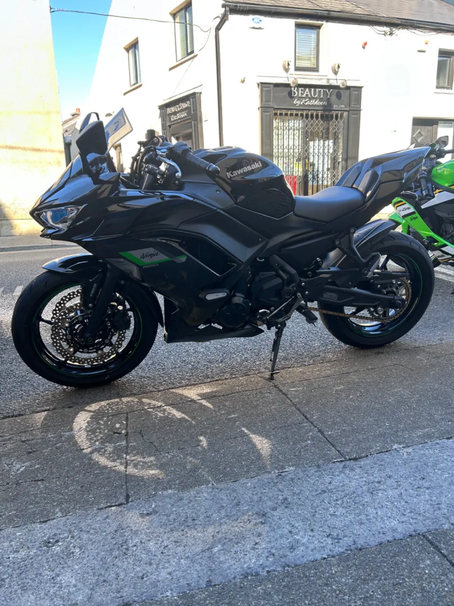 2025 Kawasaki Ninja 650 Performance Edition - Image 2