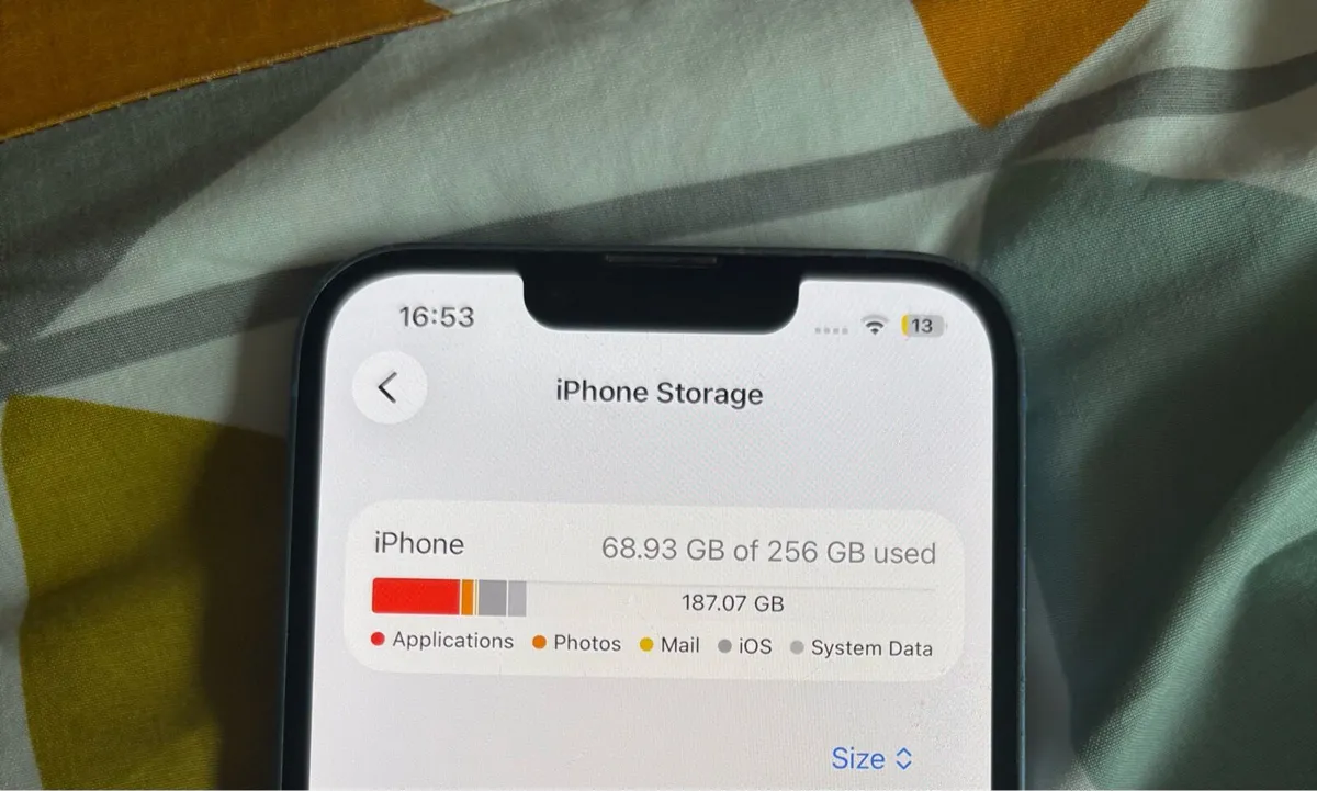 iPhone 14 - Image 2