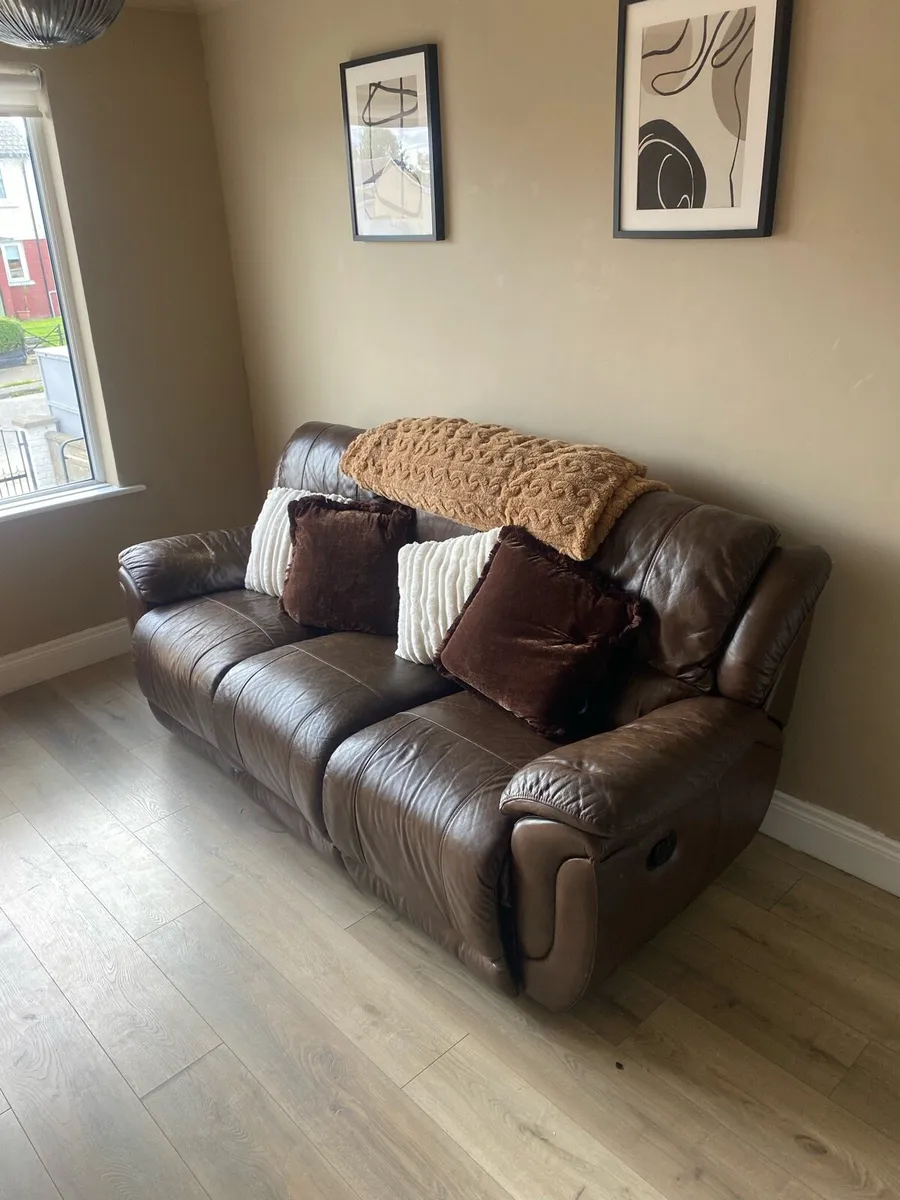 3 seater and 1 seater brown leather sofa - Image 1