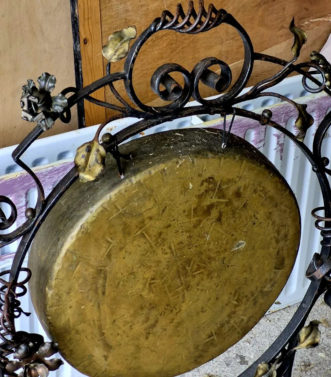 Exquisite Antique Manor House Brass Dinner Gong .. - Image 1