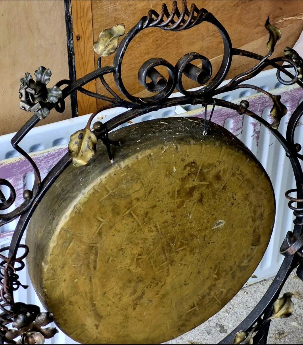 Exquisite Antique Manor House Brass Dinner Gong .. - Image 2