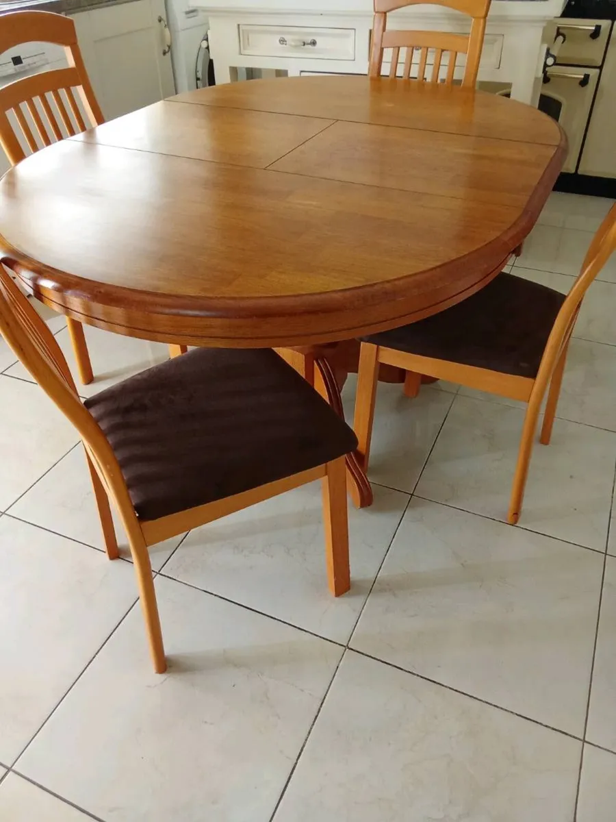 Kitchen table and chairs - Image 4