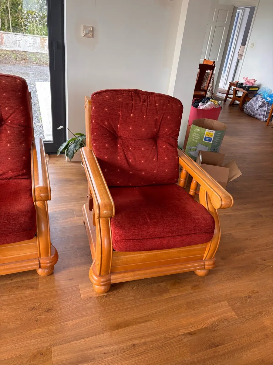 3-seater couch and 2 accent chairs - Image 2
