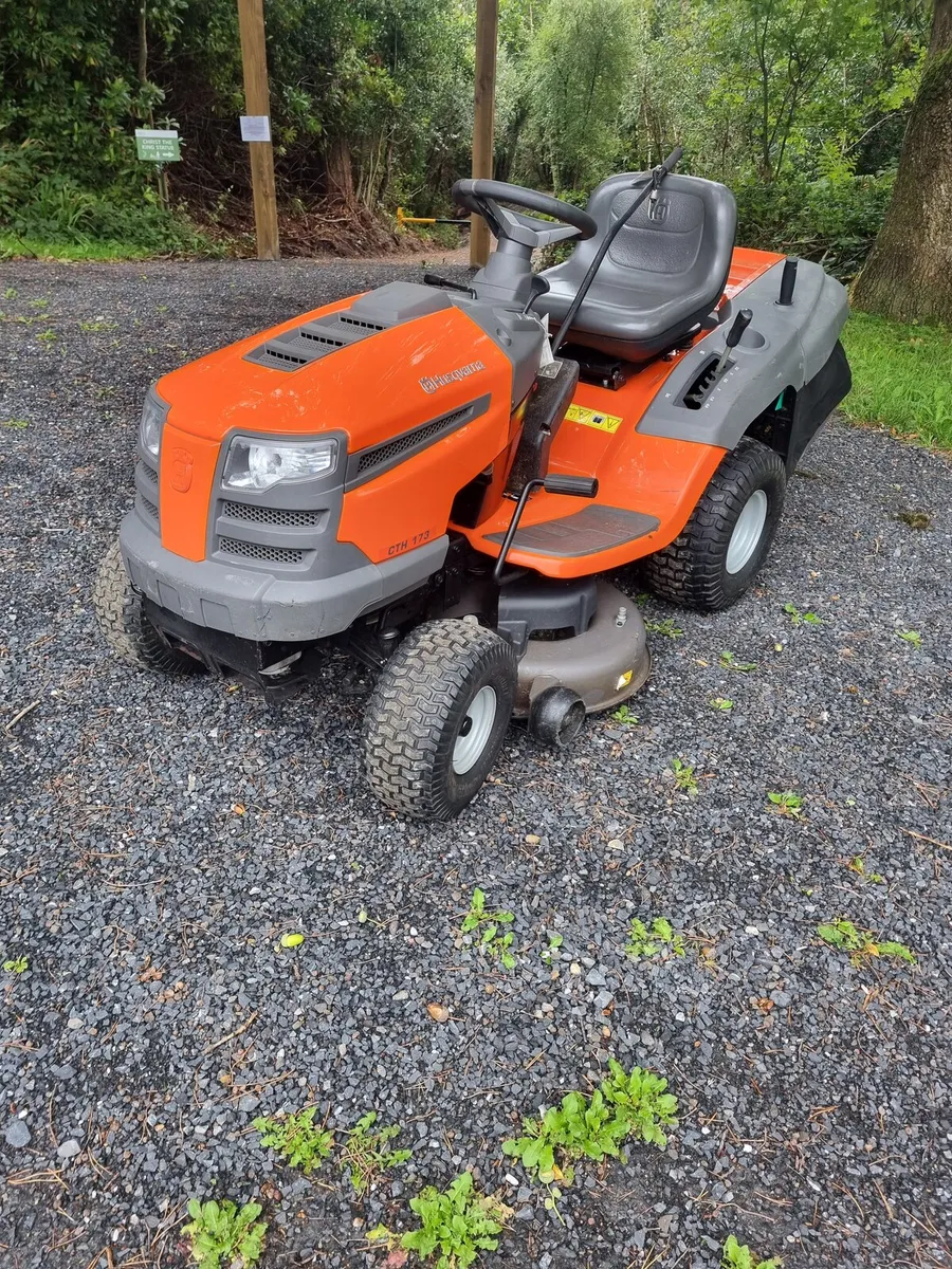 Ride on lawnmower - Image 1