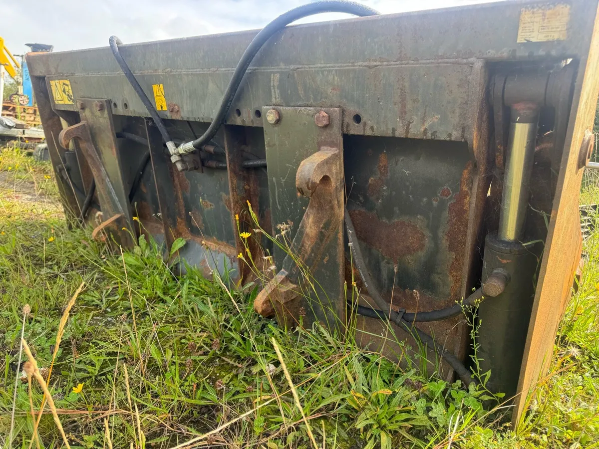 Loader bucket 4 in one grab with euro hitch - Image 4