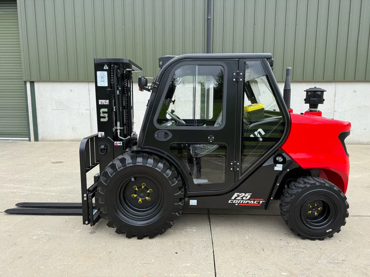 New UN 2.5 ton 4wd fork lift - Image 1