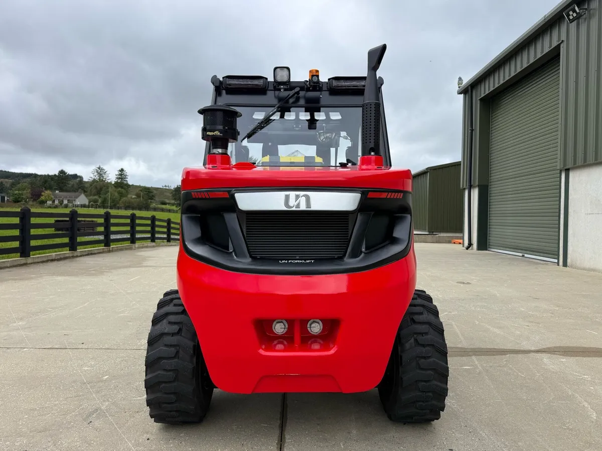 New UN 2.5 ton 4wd fork lift - Image 3