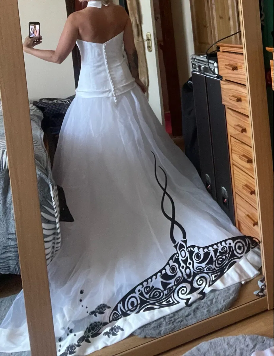 Wedding dress - Image 1