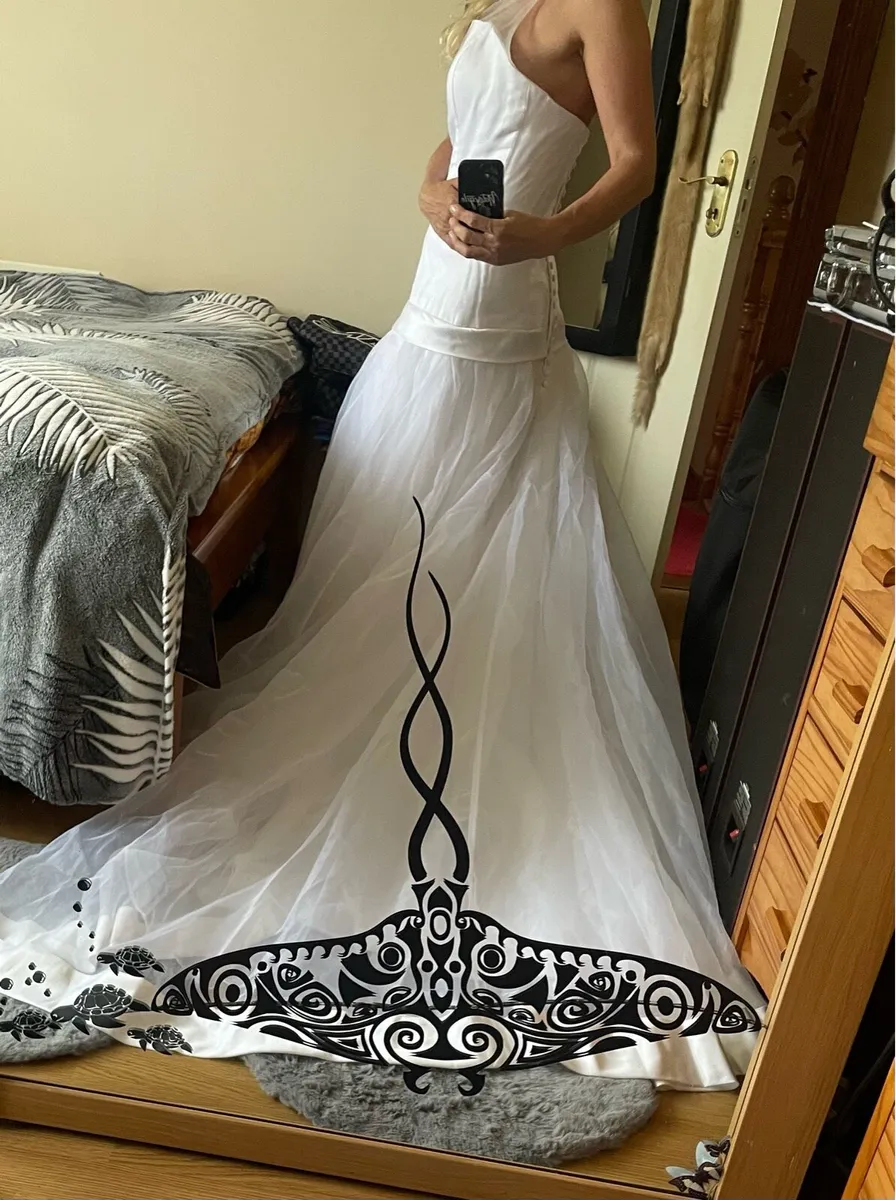Wedding dress - Image 2