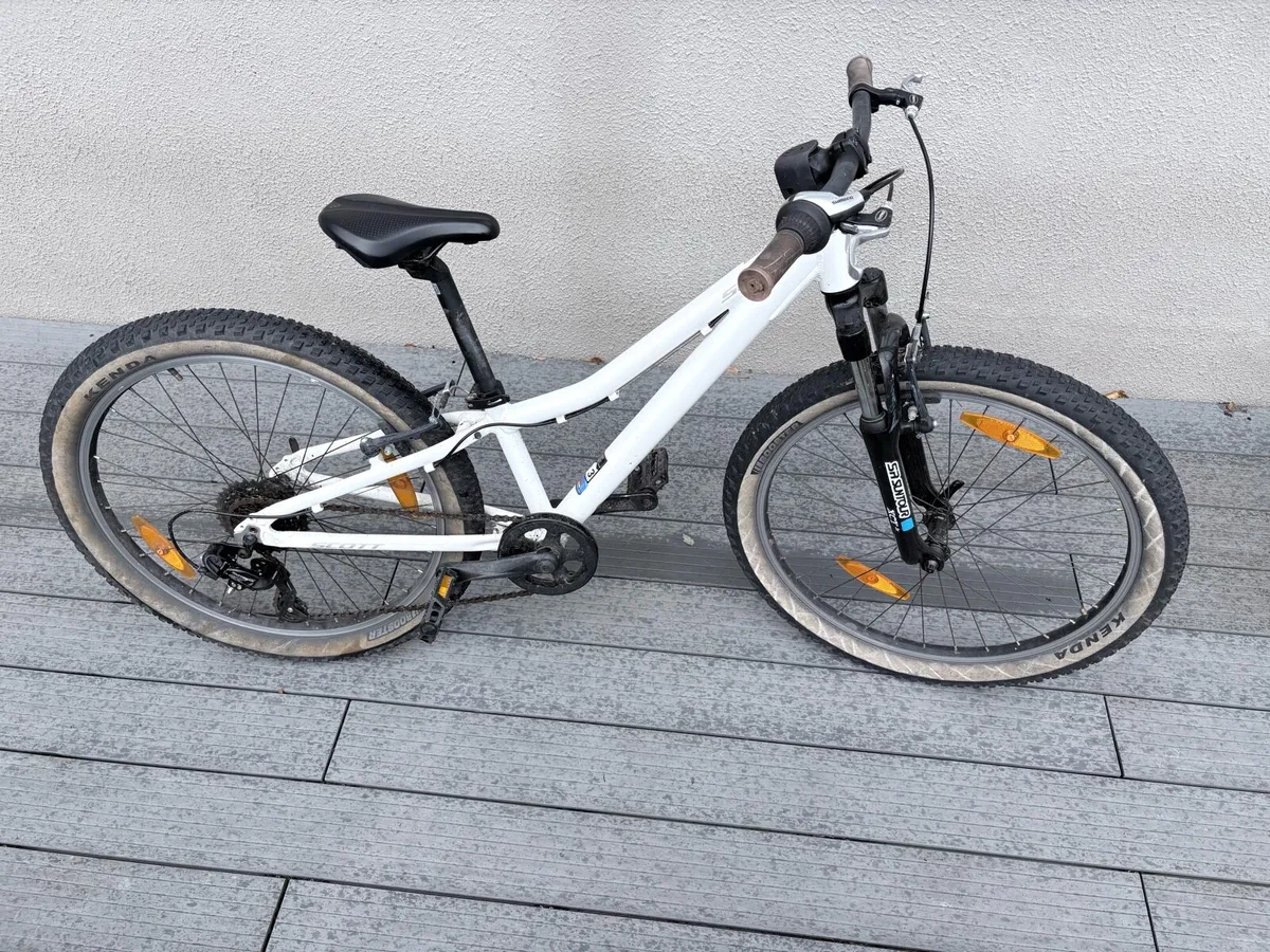 Scott contessa girls bike - Image 1