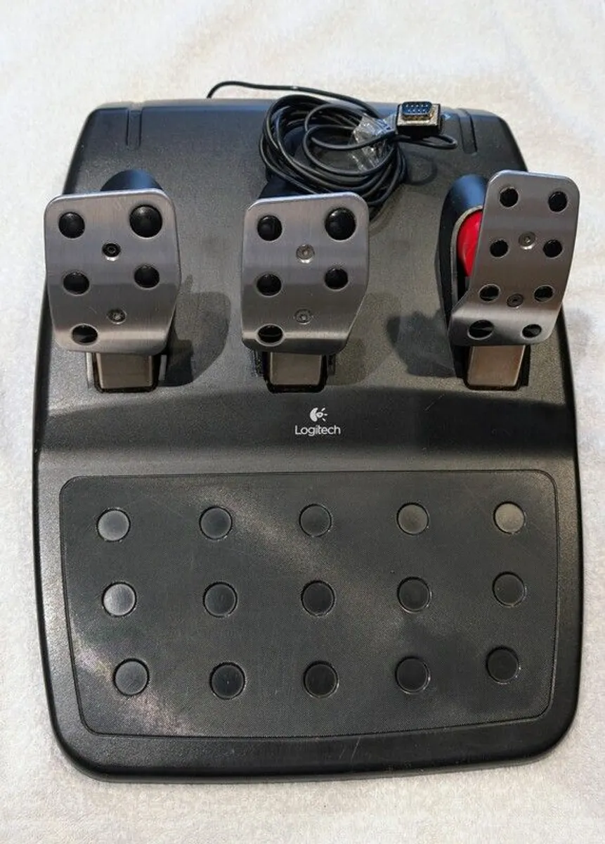 Logitech G27 Racing Wheel Pedals 6 Speed Shifter Fully Tested - Image 2