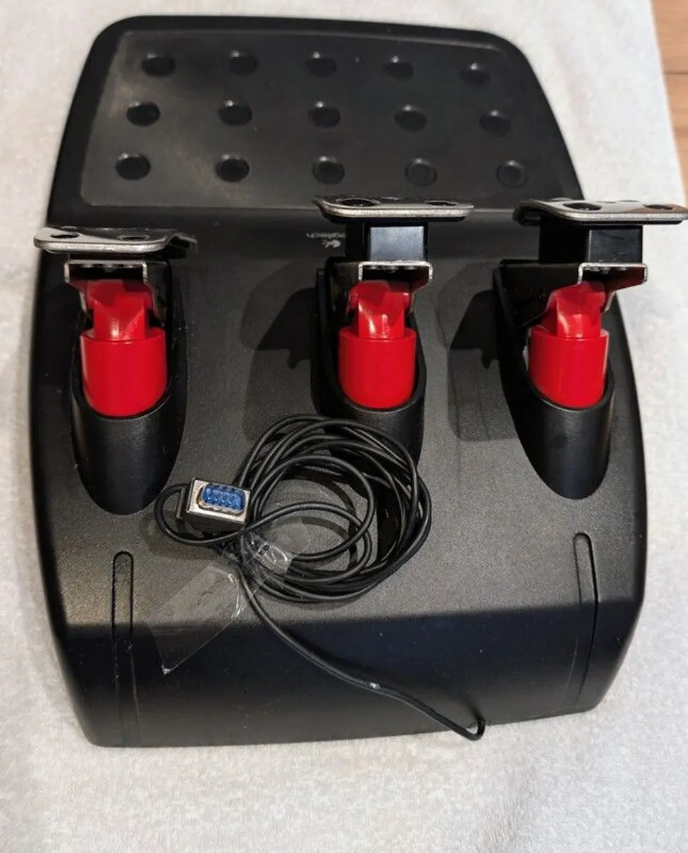 Logitech G27 Racing Wheel Pedals 6 Speed Shifter Fully Tested - Image 3