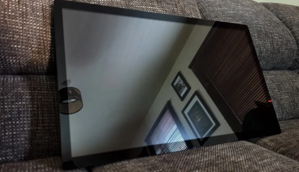 IIYAMA 22" TOUCH SCREEN - Image 1