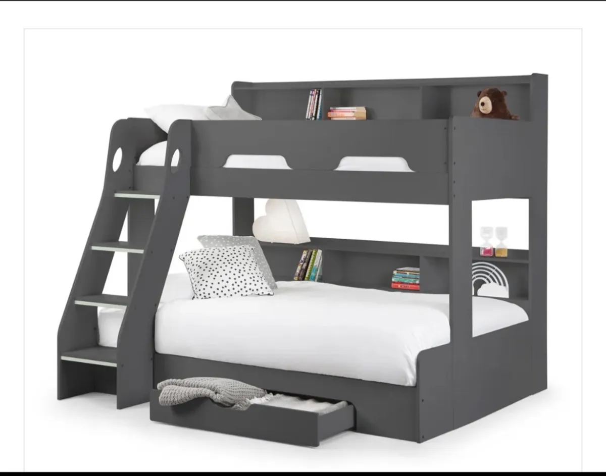 Bunk beds triple sleeper - Image 1