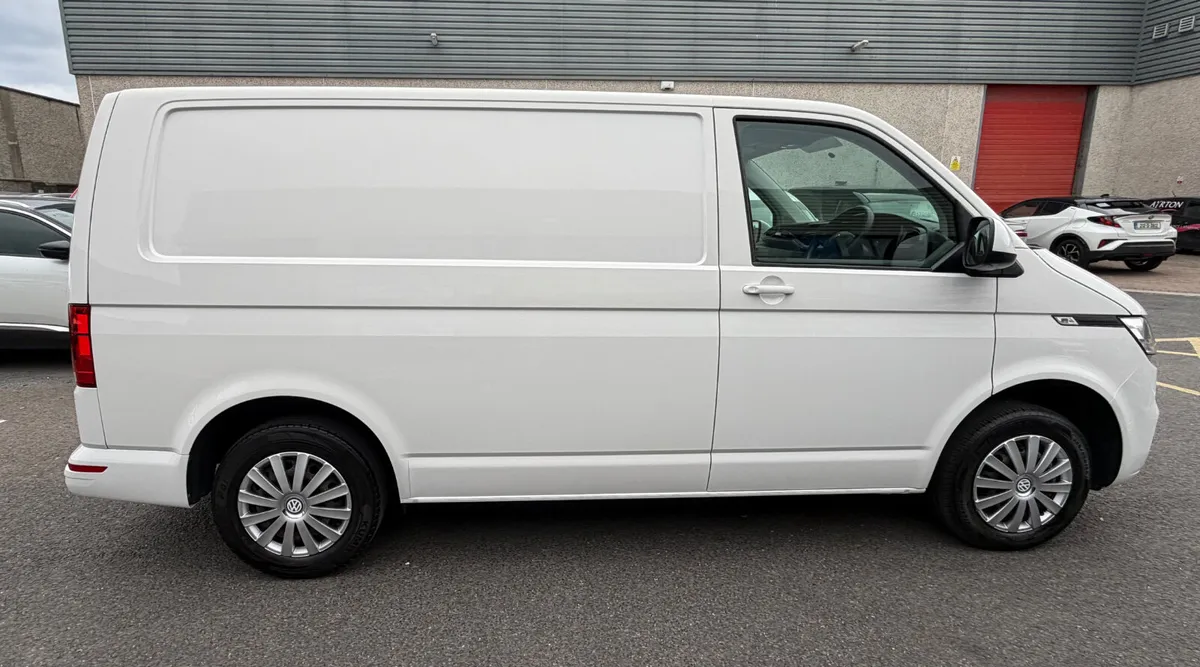 2022 Volkswagen Transporter - Image 3