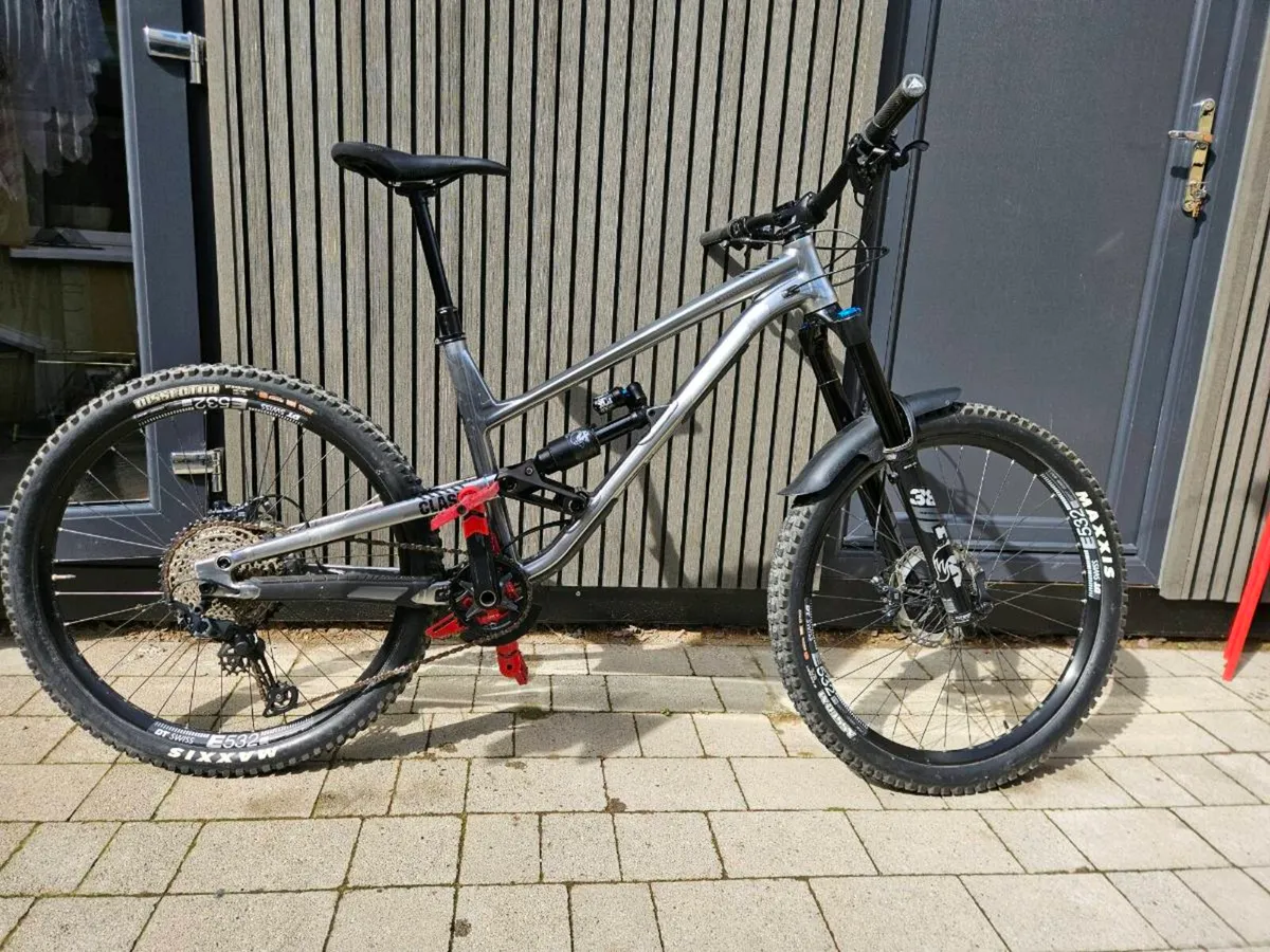 Mountain bike - Image 1