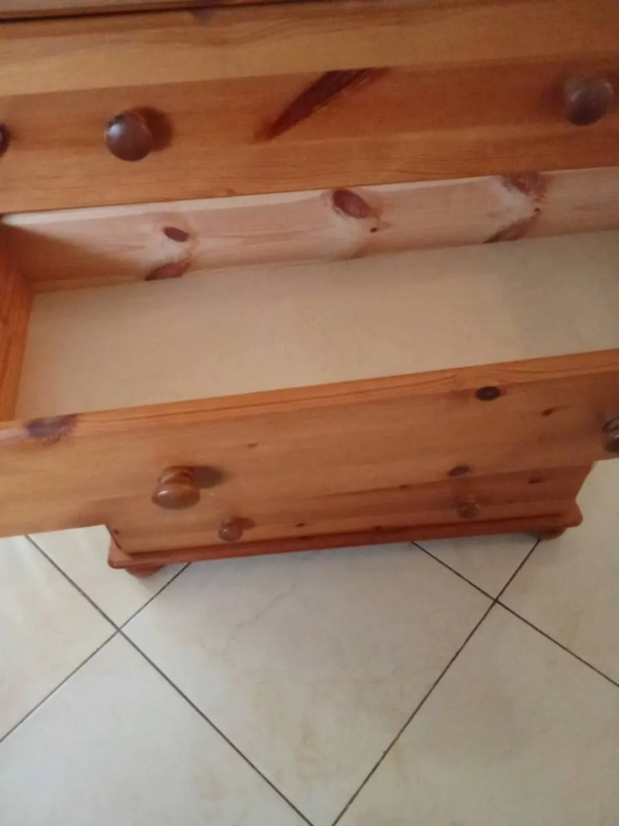 Chests of drawers - Image 1