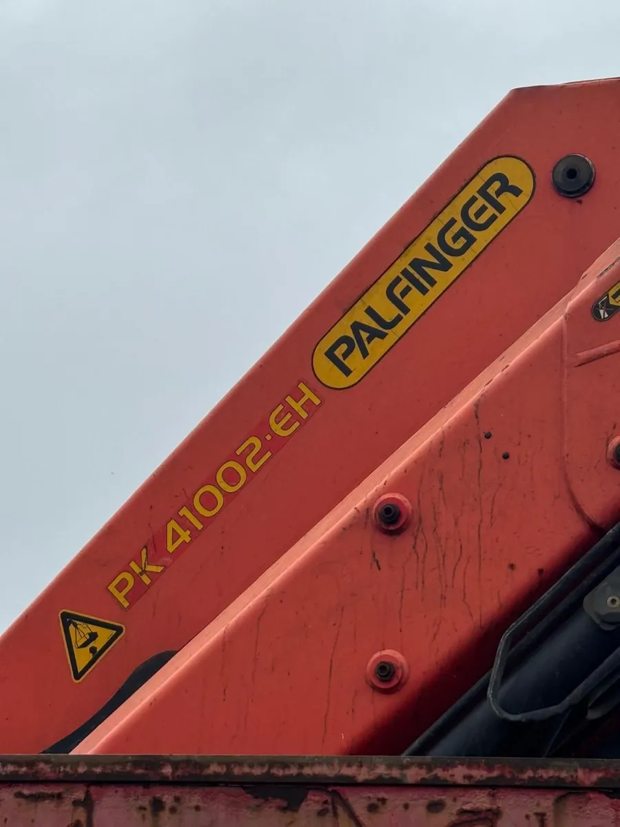 2010 Volvo FM 330 Palfinger crane truck - Image 2