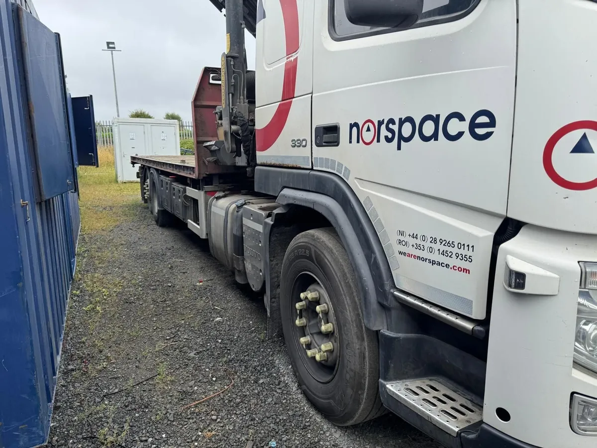2010 Volvo FM 330 Palfinger crane truck - Image 3