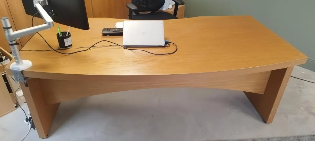 Stunning executive desks - Image 1