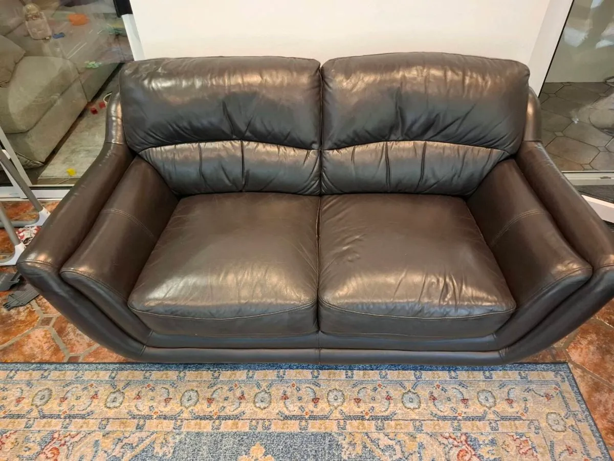 2 leather 2-seaters sofas - Image 1