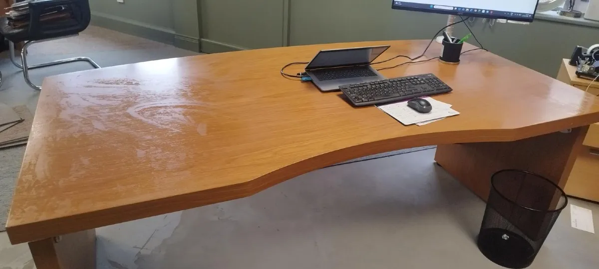 Stunning executive desks - Image 2