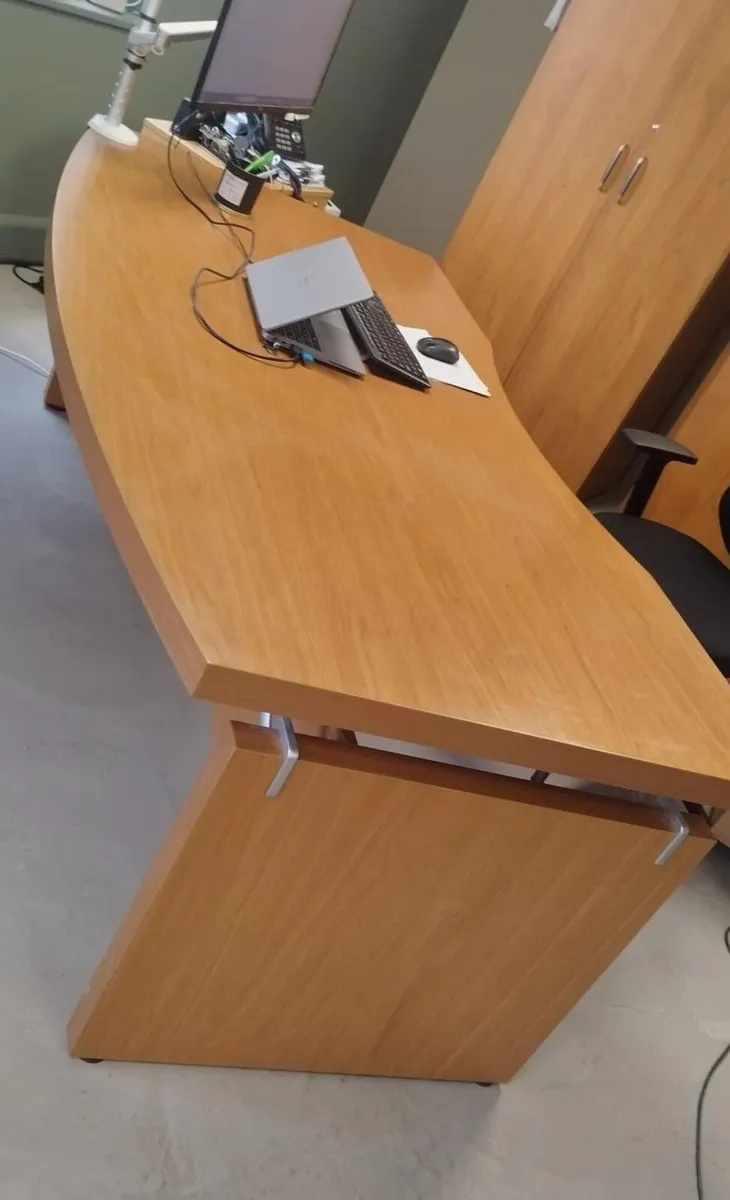 Stunning executive desks - Image 3