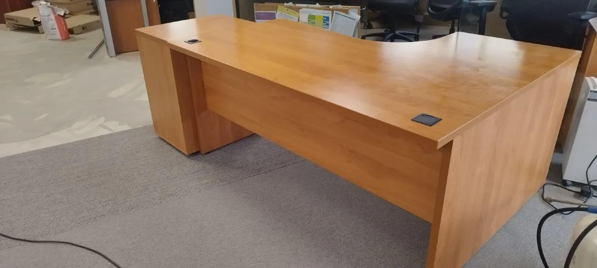 Stunning executive desks - Image 4