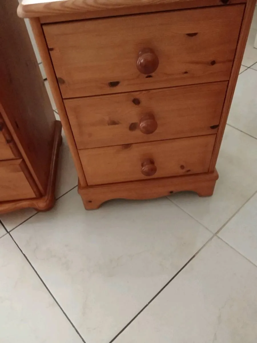 Sets of bedside tables - Image 1