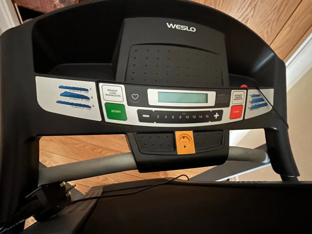 Treadmill in perfect condition - Image 4