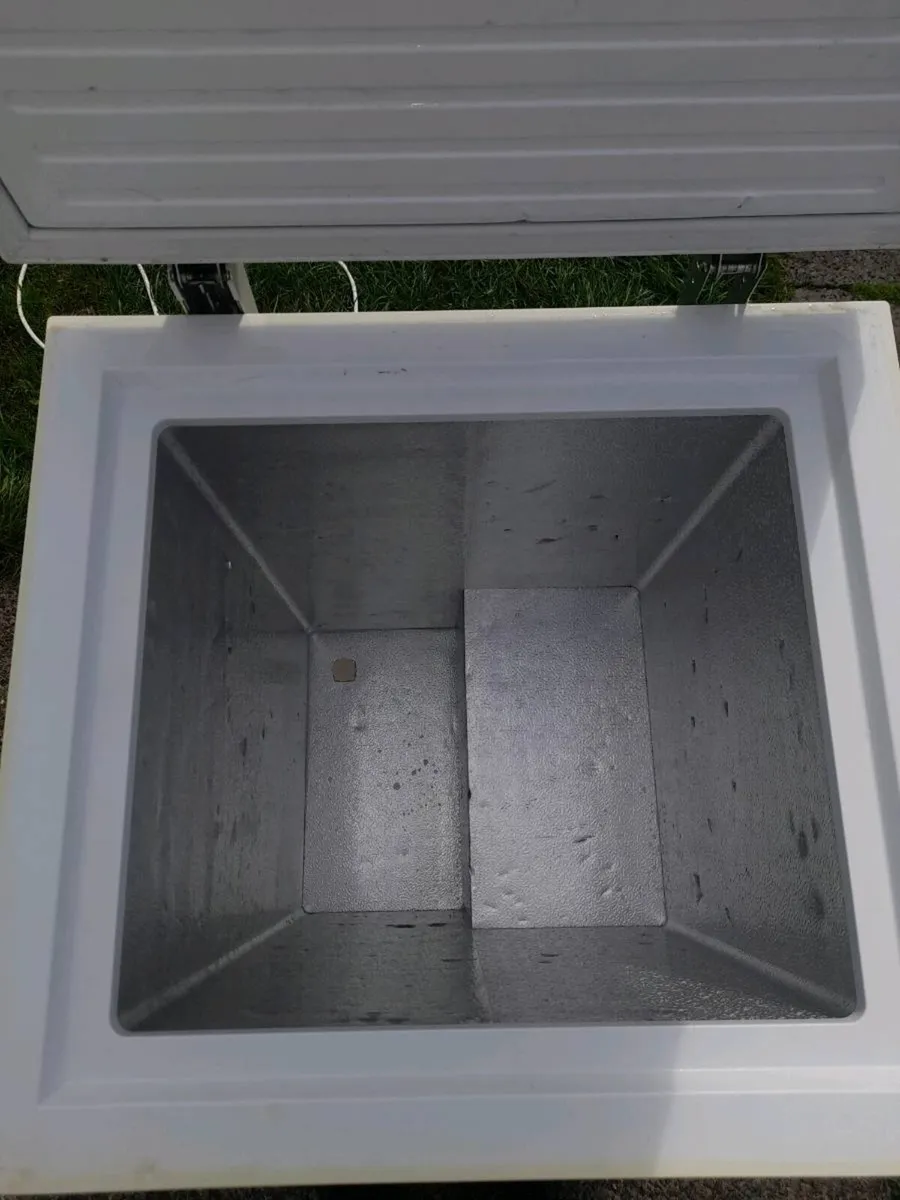 PowerPoint chest freezer for sale - Image 2